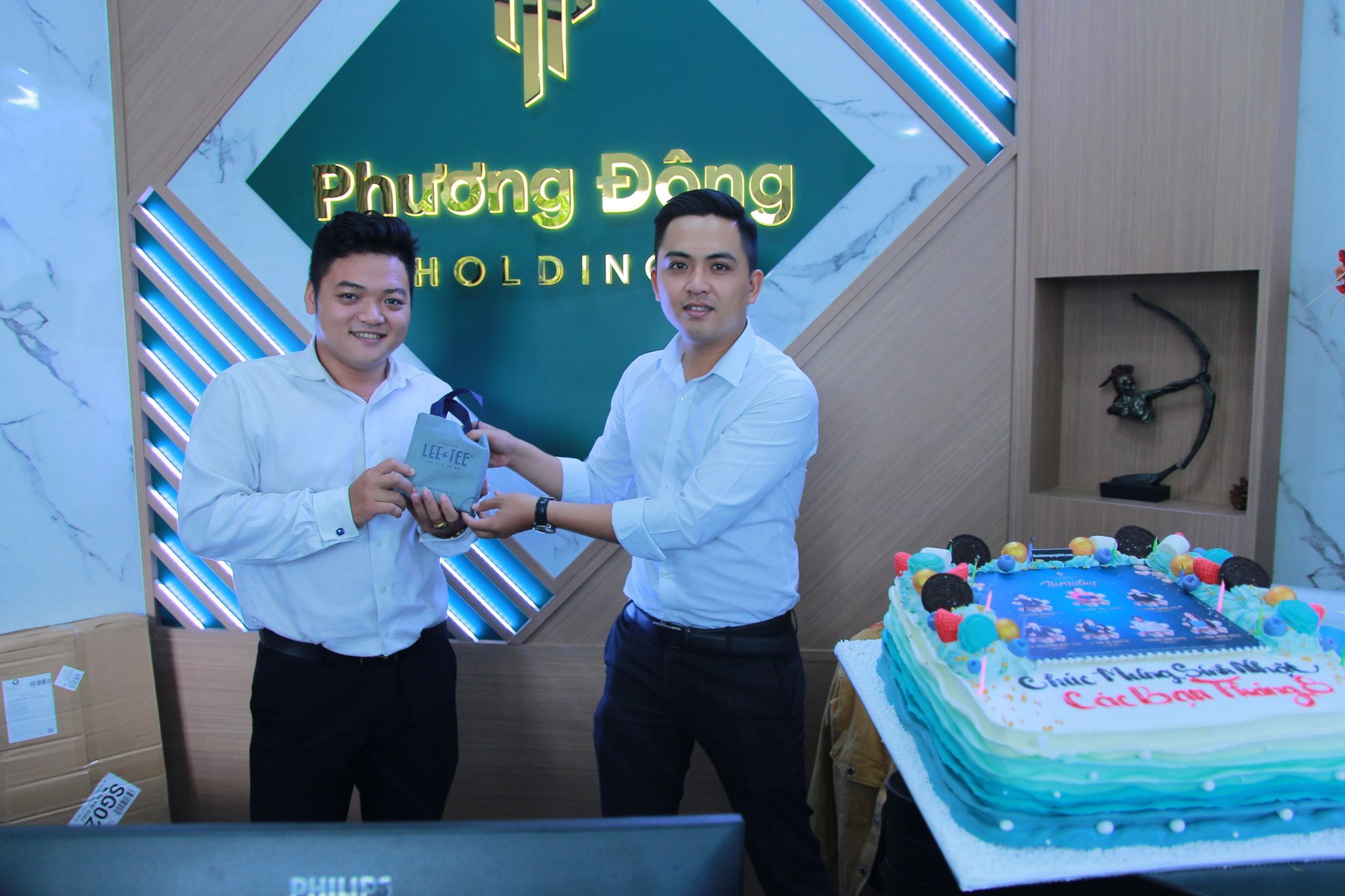 PHUONG-DONG-CHUC-MUNG-SINH-NHAT-CBNV-TRONG-THANG-82022 - phuongdongcorp.vn (4)