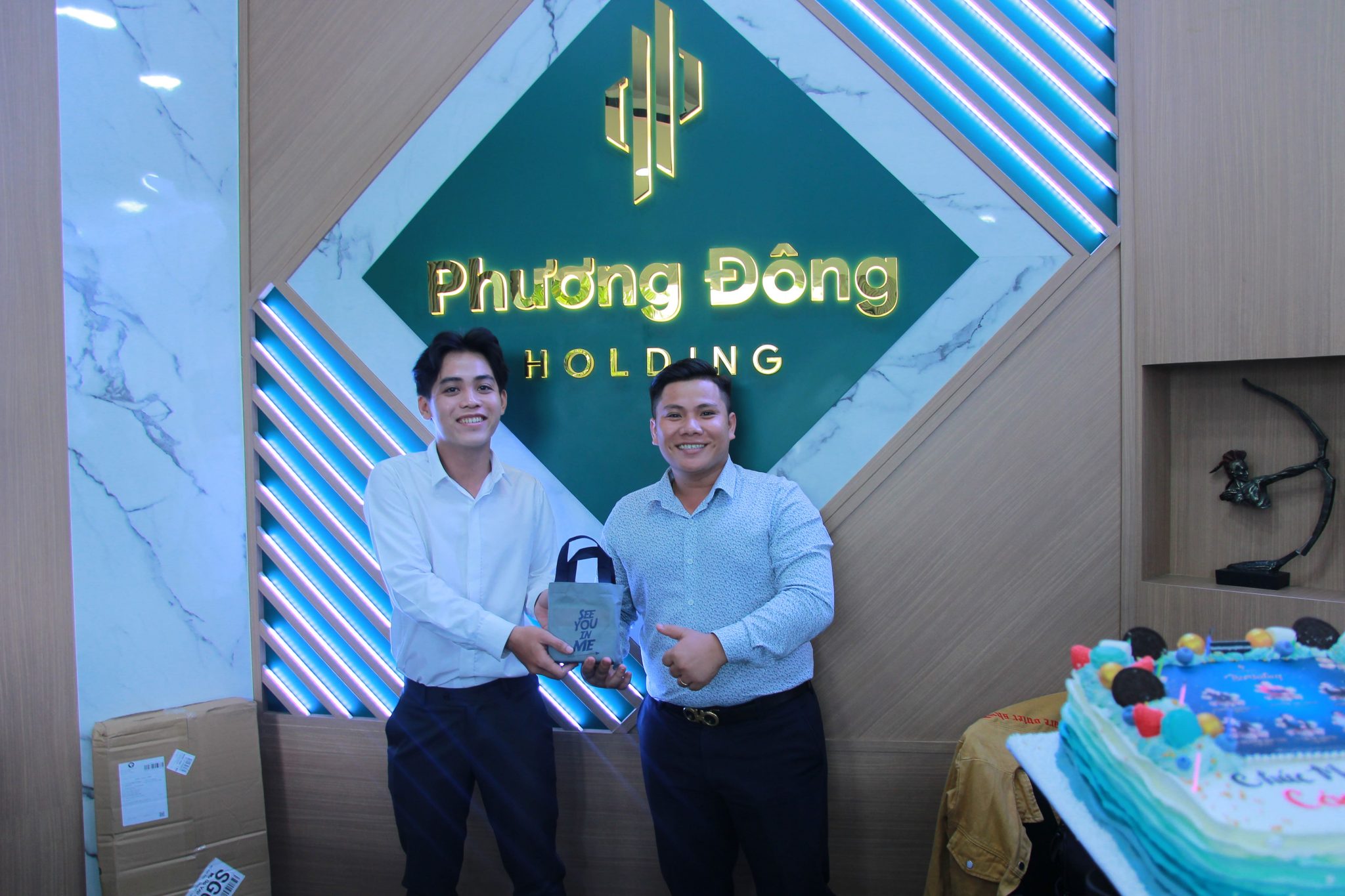 PHUONG-DONG-CHUC-MUNG-SINH-NHAT-CBNV-TRONG-THANG-82022 - phuongdongcorp.vn (5)