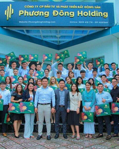 PHUONG-DONG-TANG-QUA-TRUNG-THU-2022-CHO-CBNV - phuongdongcorp.vn (1) PHUONG-DONG-TANG-QUA-TRUNG-THU-2022-CHO-CBNV - phuongdongcorp.vn (1)